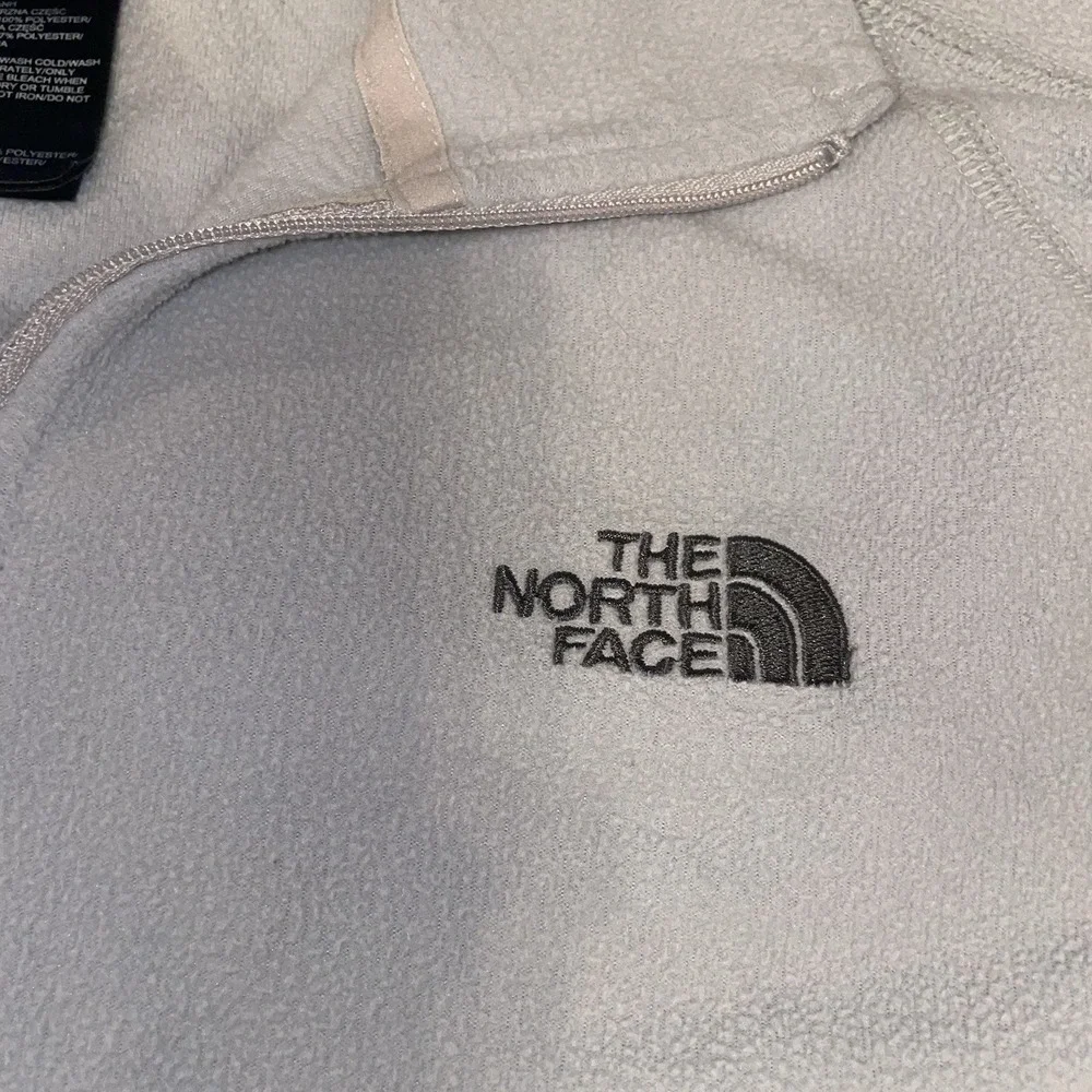 The North Face FlashDry 1/4 Zip Grey Pullover Jacket - Mens Large